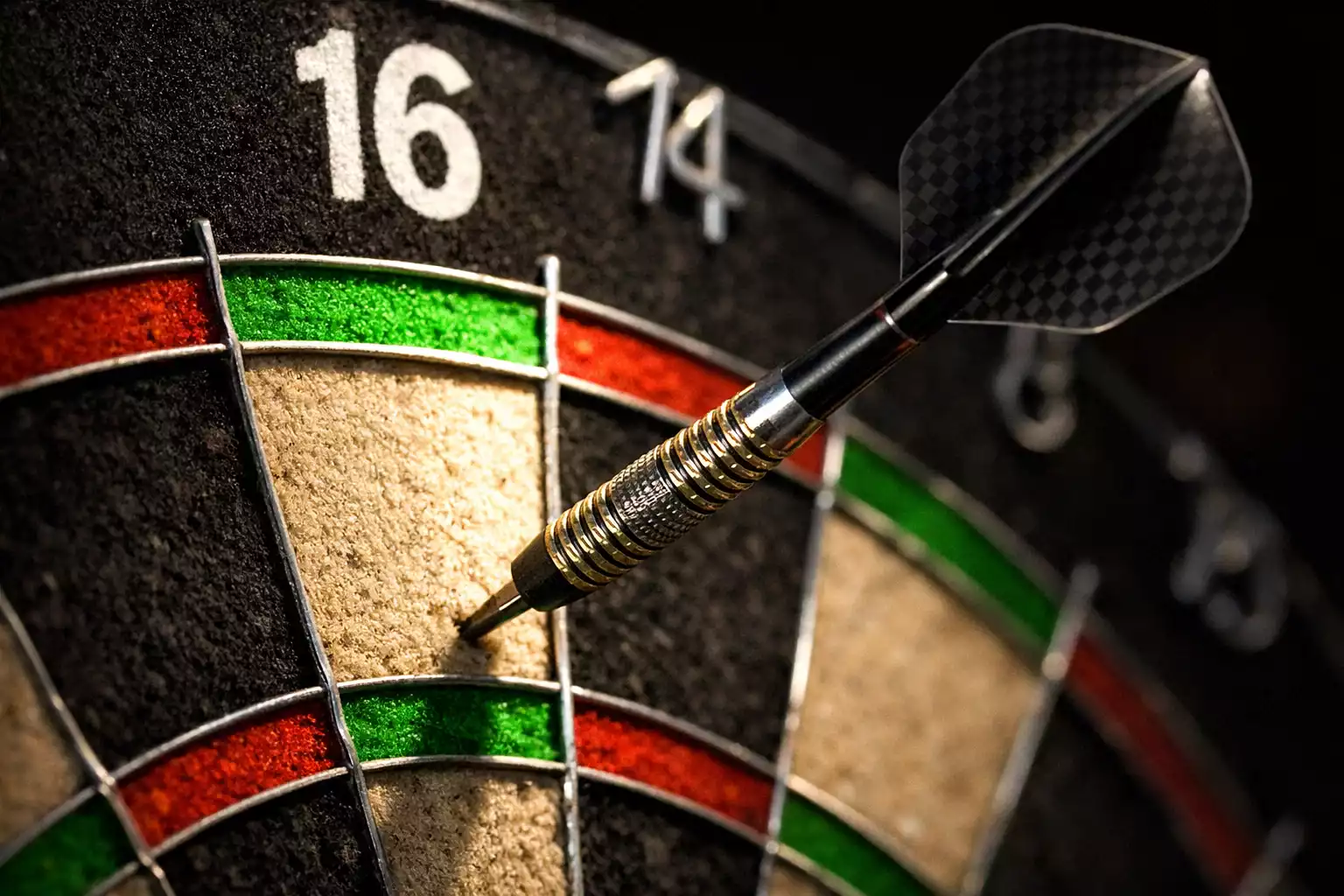 Dartspeler richt op dubbel veld voor checkout